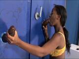 Gloryhole para una negra hambrienta